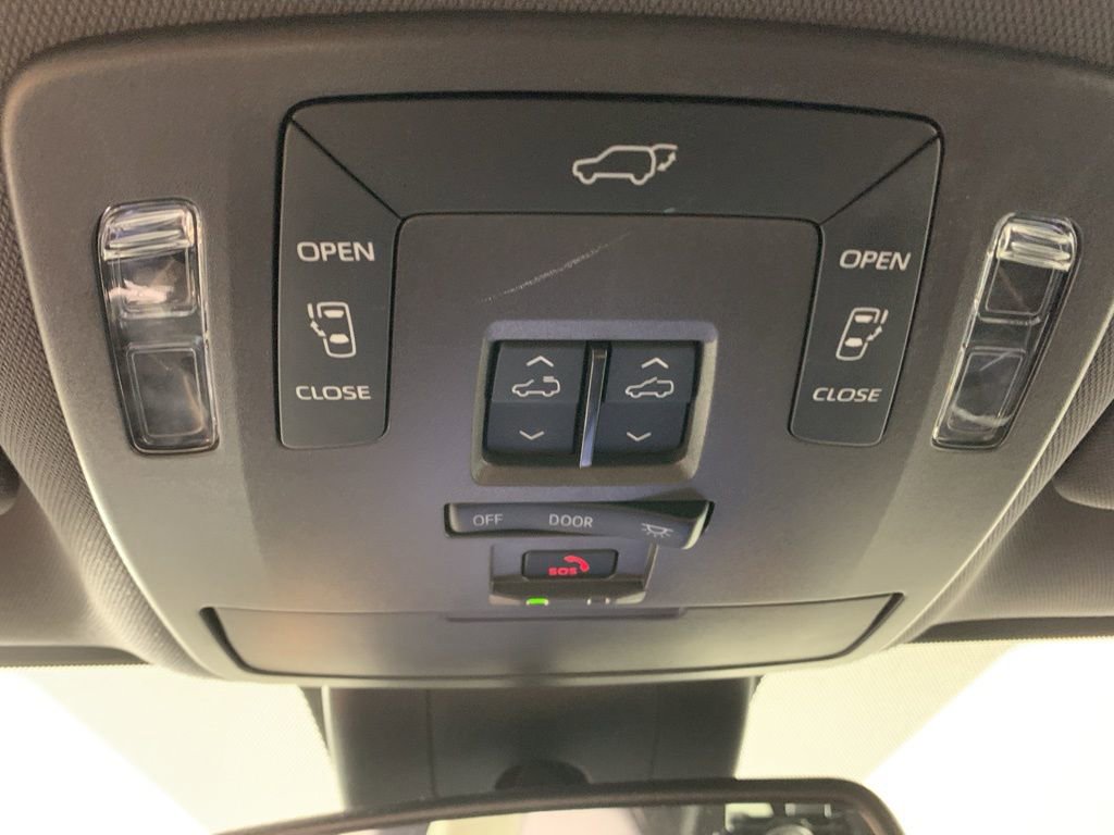 Used 2022 Toyota Sienna XSE image 24