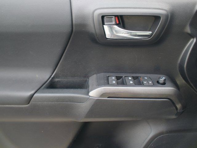 Used 2020 Toyota Tacoma TRD Sport w/ Technology Package image 25