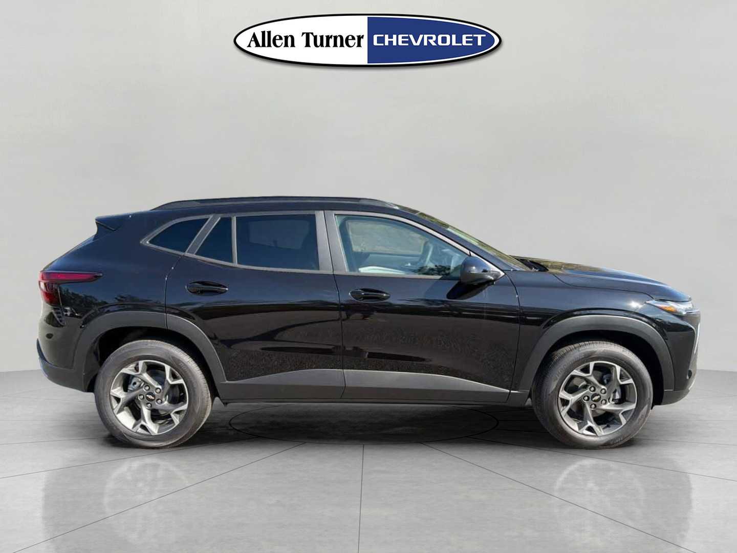 New 2026 Chevrolet Trax LT w/ Driver Confidence Package FWD image 3