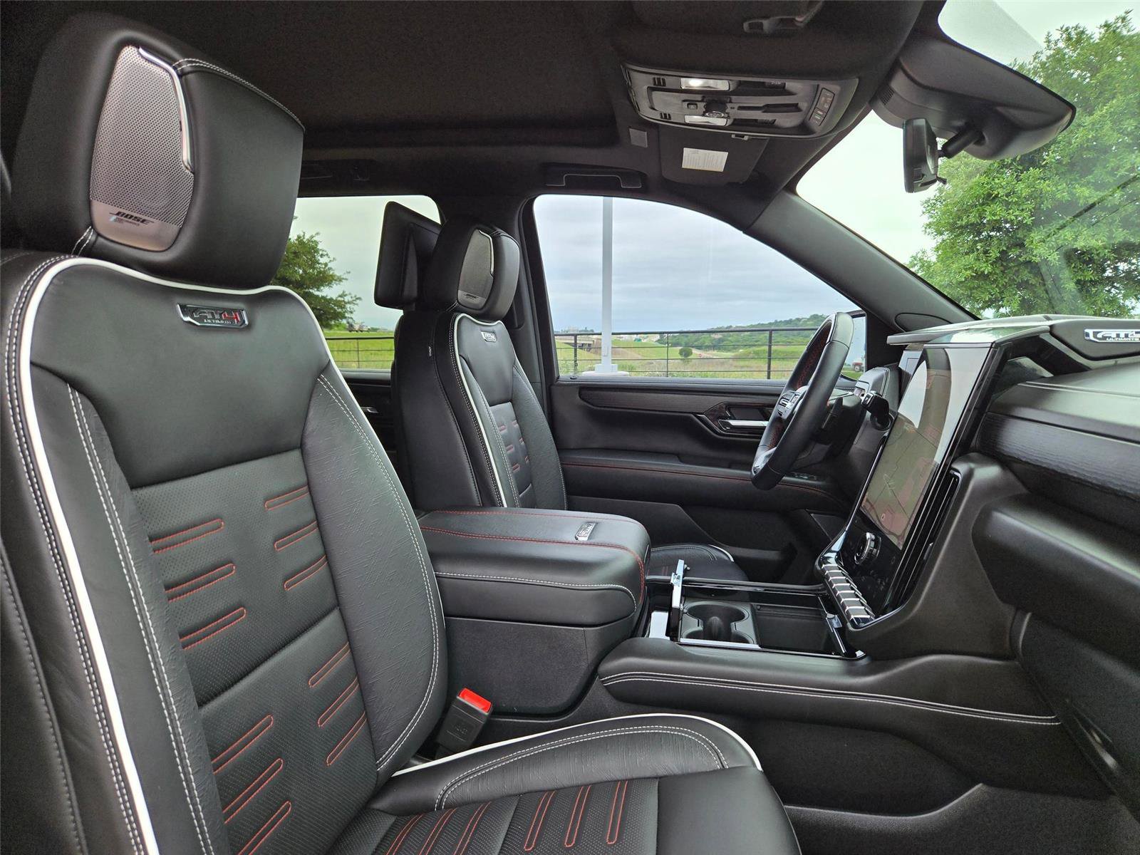 Used 2025 GMC Yukon AT4 Ultimate AWD/4WD image 31