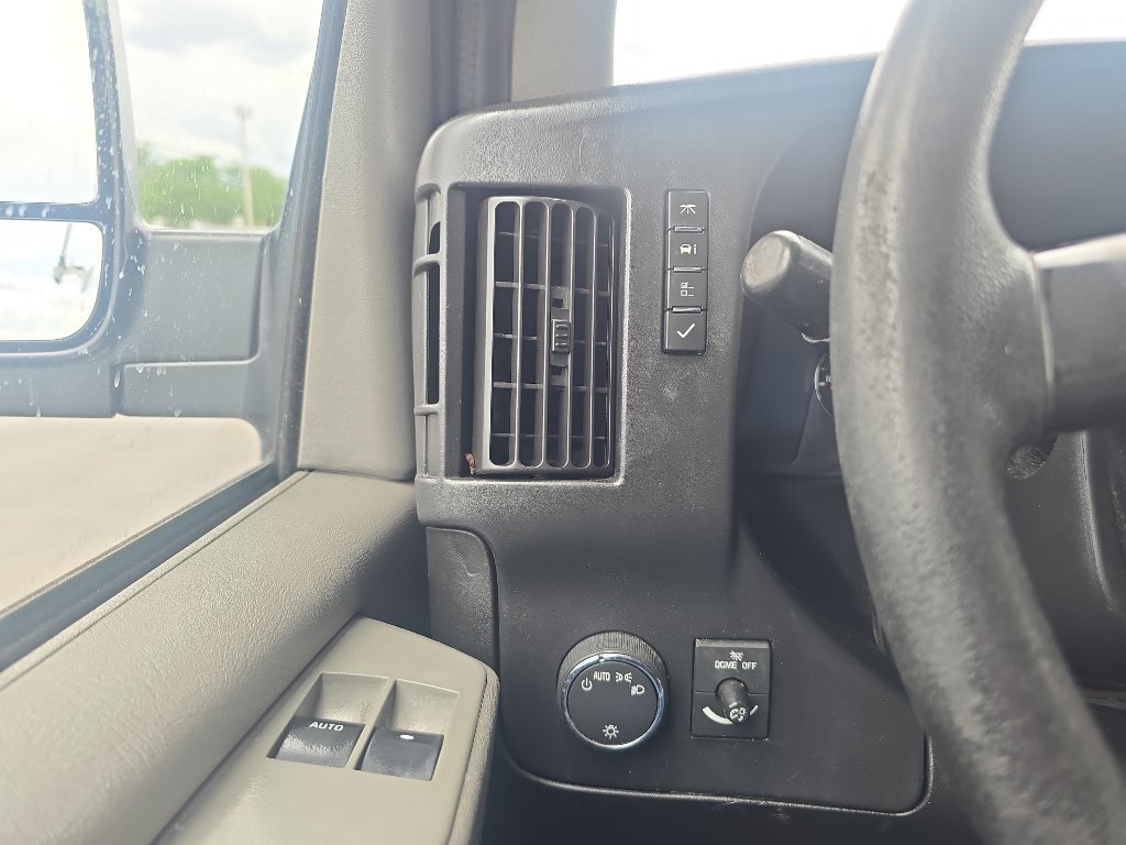 Used 2015 Chevrolet Express 2500 RWD image 26