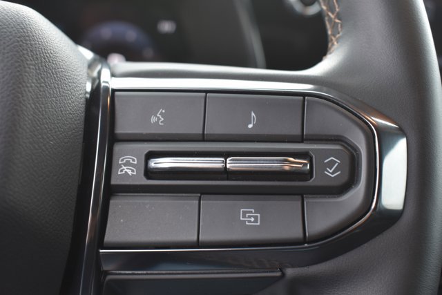 Used 2025 GMC Canyon AT4 image 20