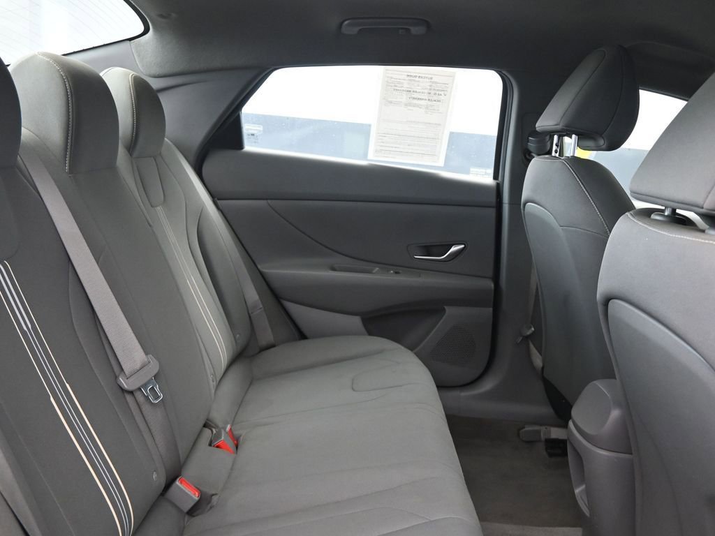 Used 2024 Hyundai Elantra SEL image 13