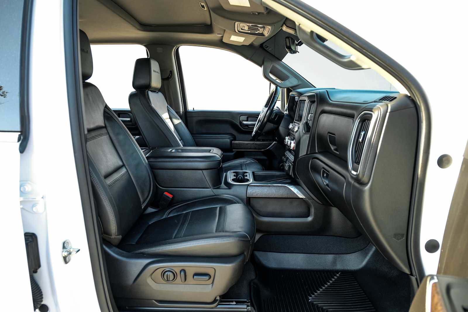 Used 2022 GMC Sierra 3500 Denali w/ Denali Ultimate Package AWD/4WD image 33