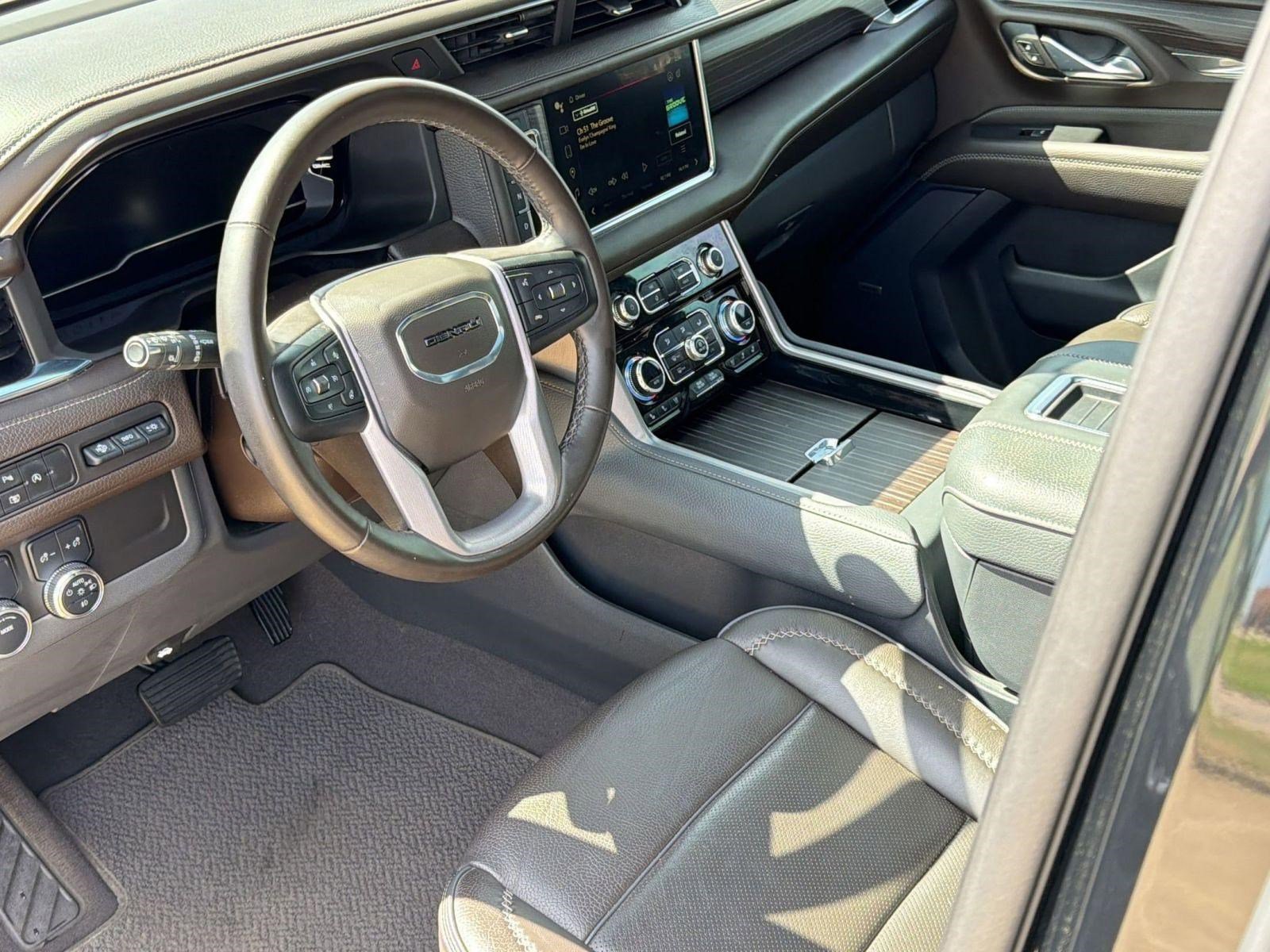 Used 2023 GMC Yukon XL Denali image 4