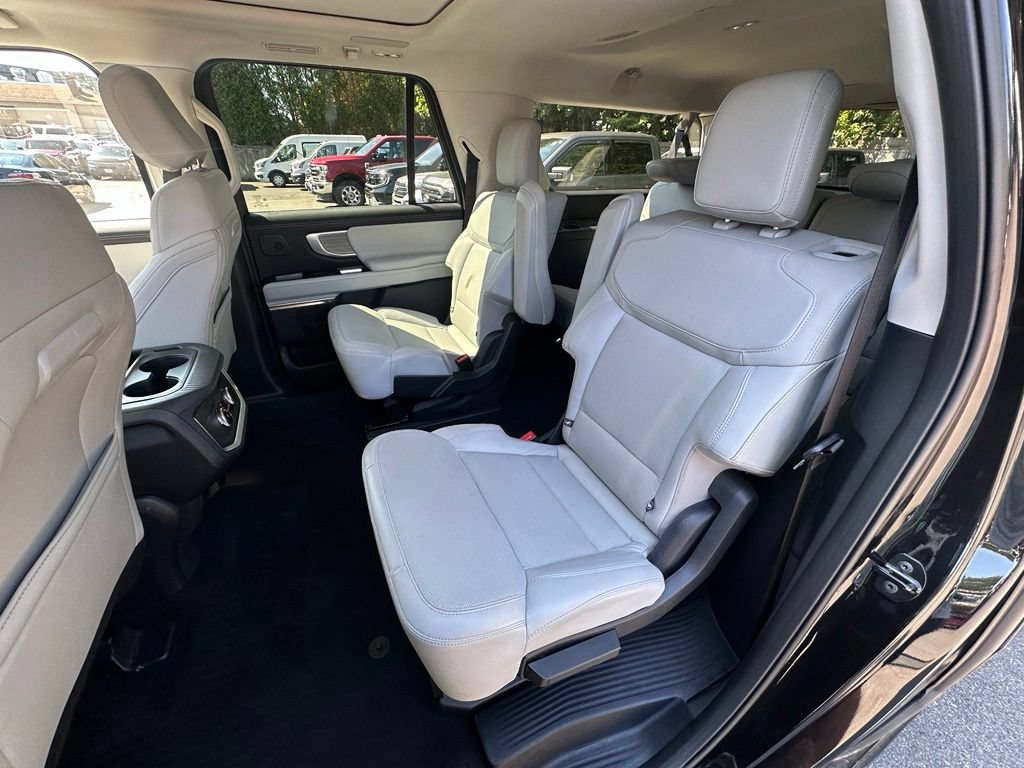 Used 2025 Ford Expedition Max Platinum w/ Driver's Package AWD/4WD image 11