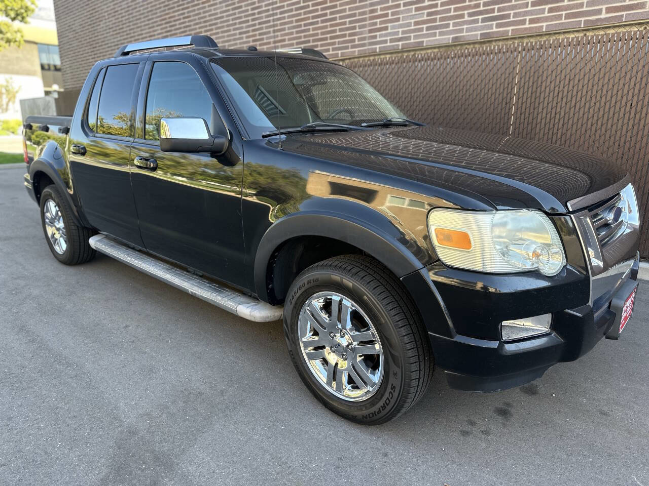 Used 2007 Ford Explorer Sport Trac Limited image 2