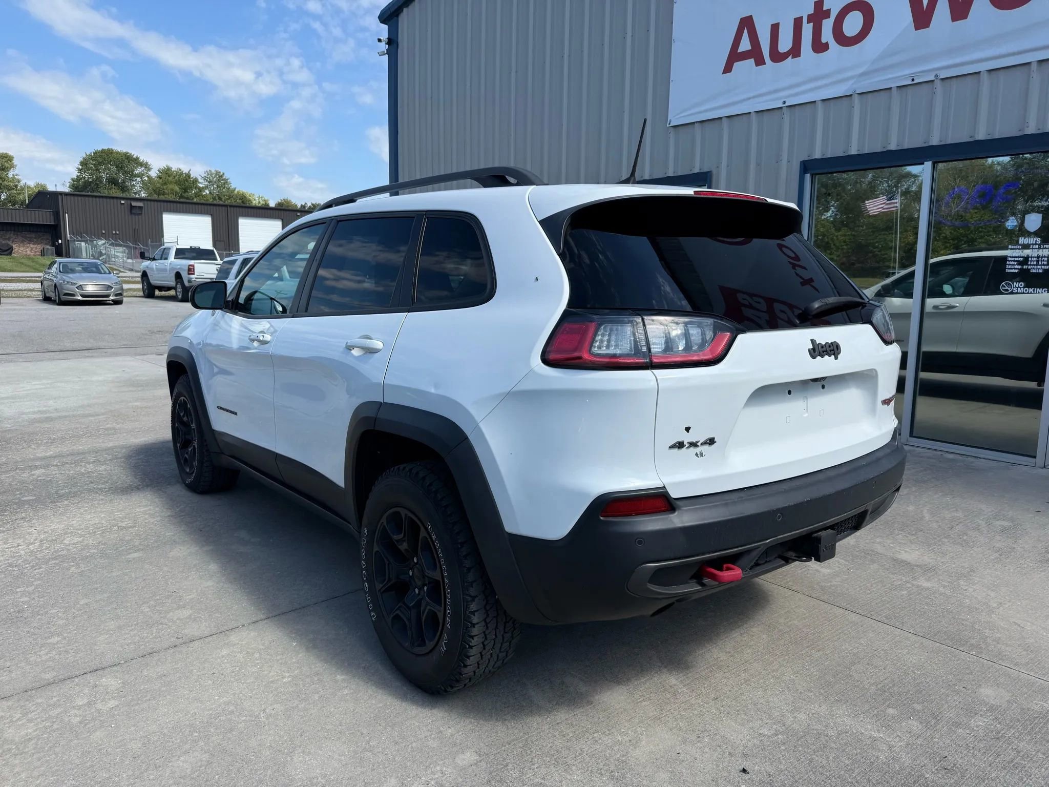 Used 2019 Jeep Cherokee Trailhawk w/ Comfort/Convenience Group image 40