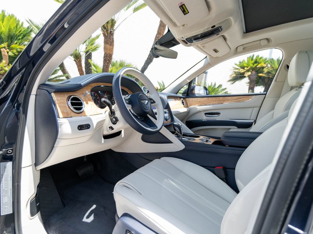 Used 2024 Bentley Bentayga AWD/4WD image 11
