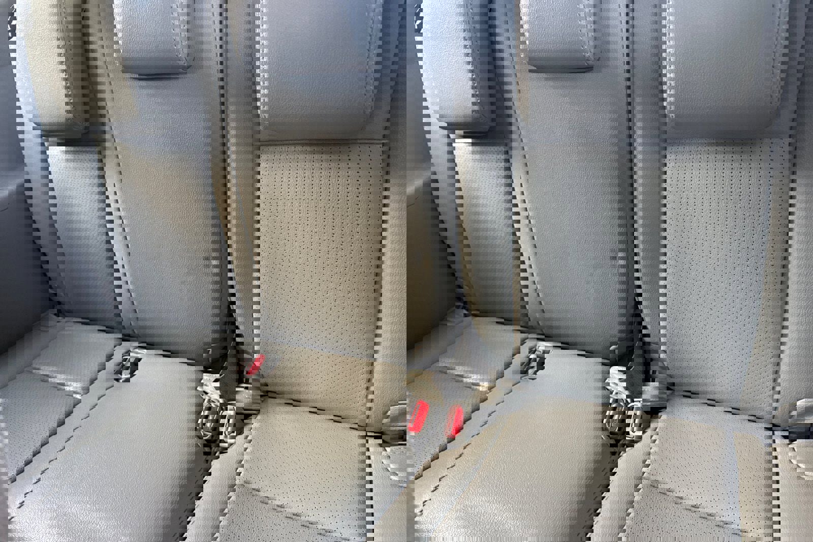 Used 2019 Toyota Highlander LE w/ Carpet Mat Package (TMS) image 18