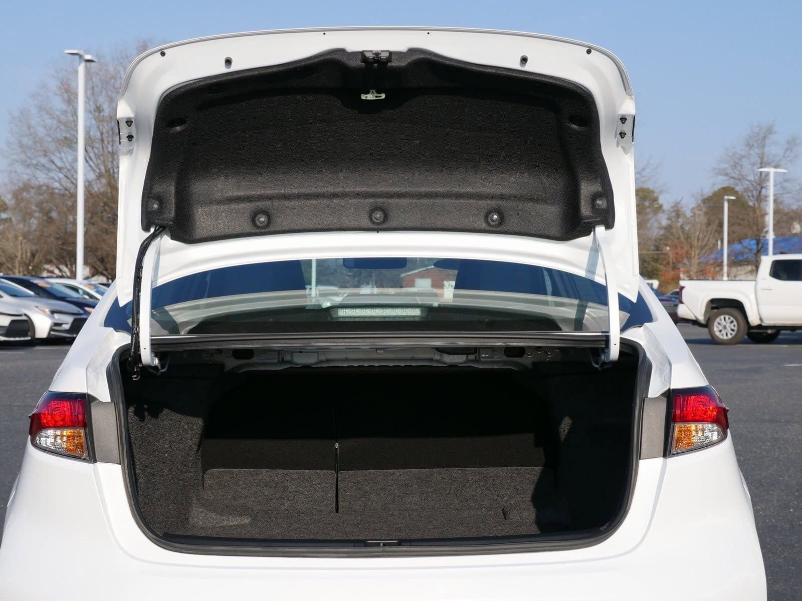 Used 2025 Toyota Corolla LE image 14