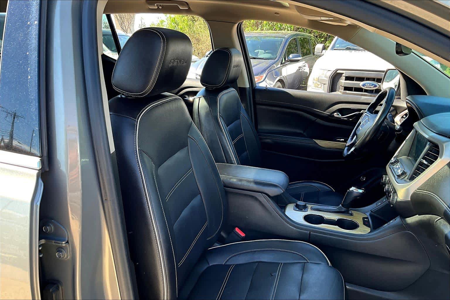 Used 2019 GMC Acadia Denali image 9
