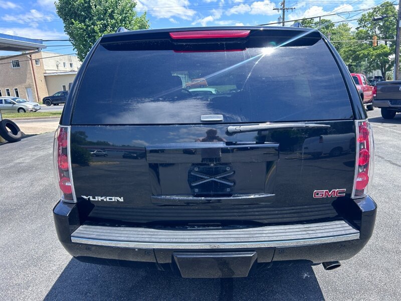 Used 2013 GMC Yukon Denali AWD/4WD image 4