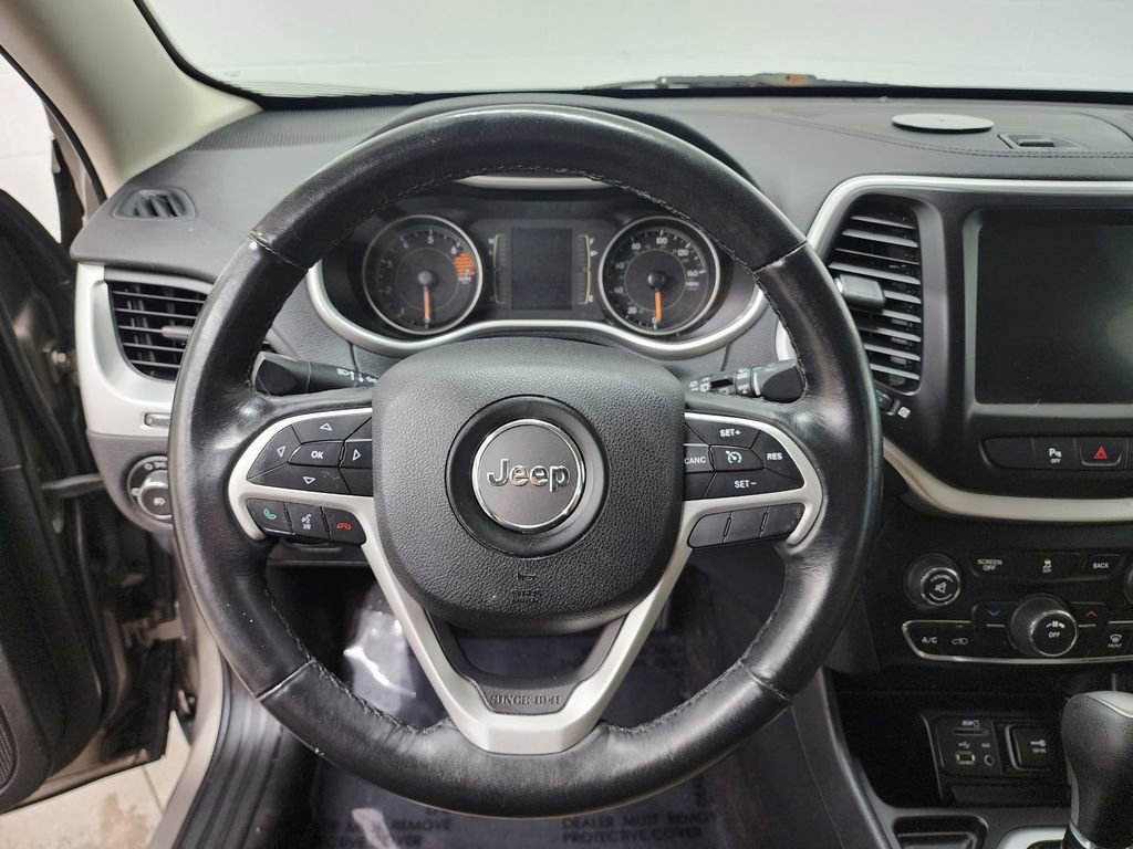 Used 2016 Jeep Cherokee Latitude w/ Safety/Convenience Group FWD image 14