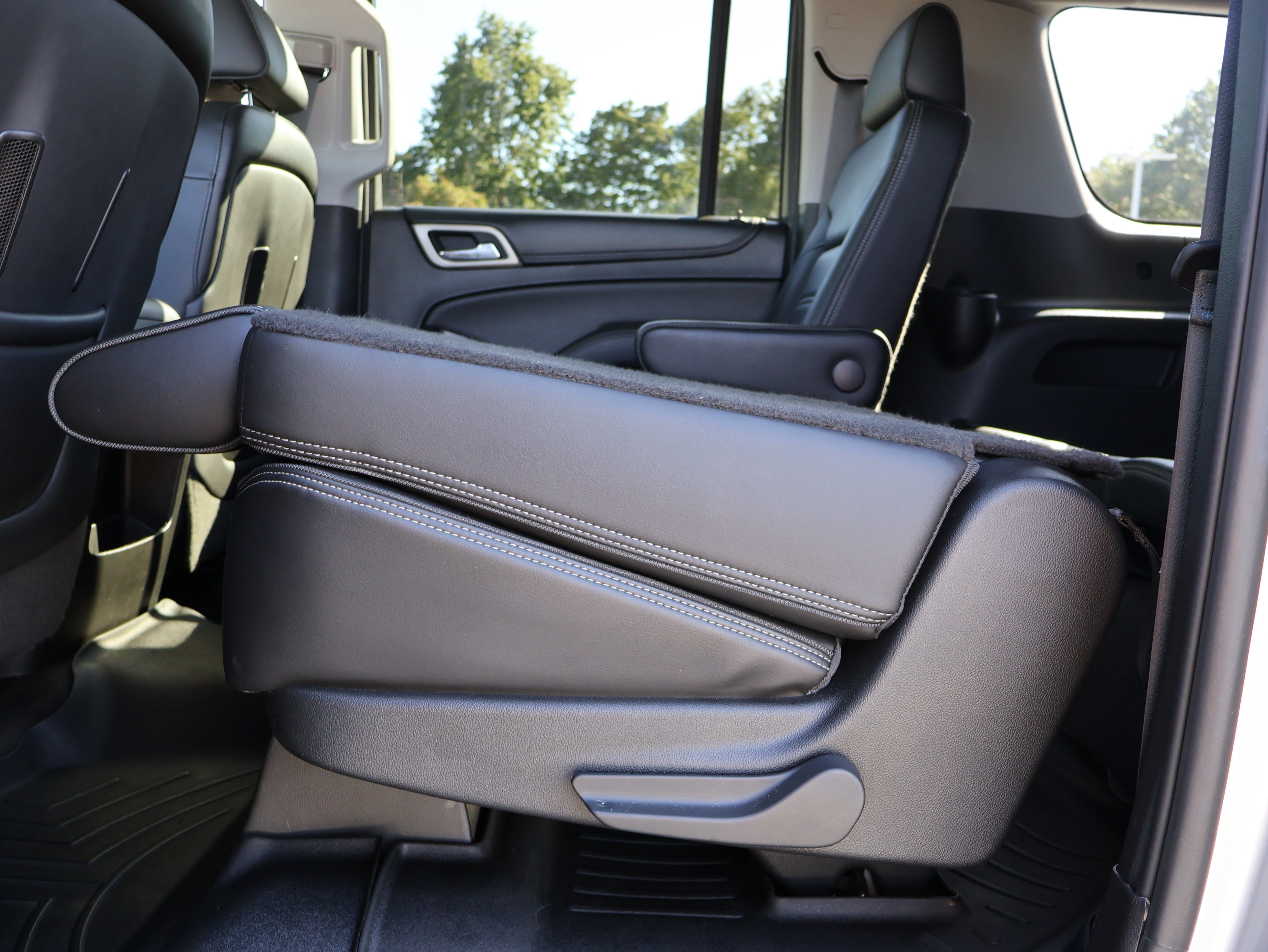 Used 2016 GMC Yukon XL Denali w/ Open Road Package AWD/4WD image 12