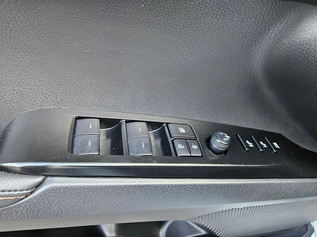 Used 2025 Toyota Camry XLE AWD/4WD image 18