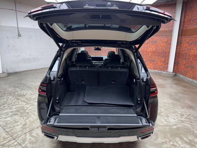 Certified 2025 BMW X7 xDrive40i w/ Premium Package image 28