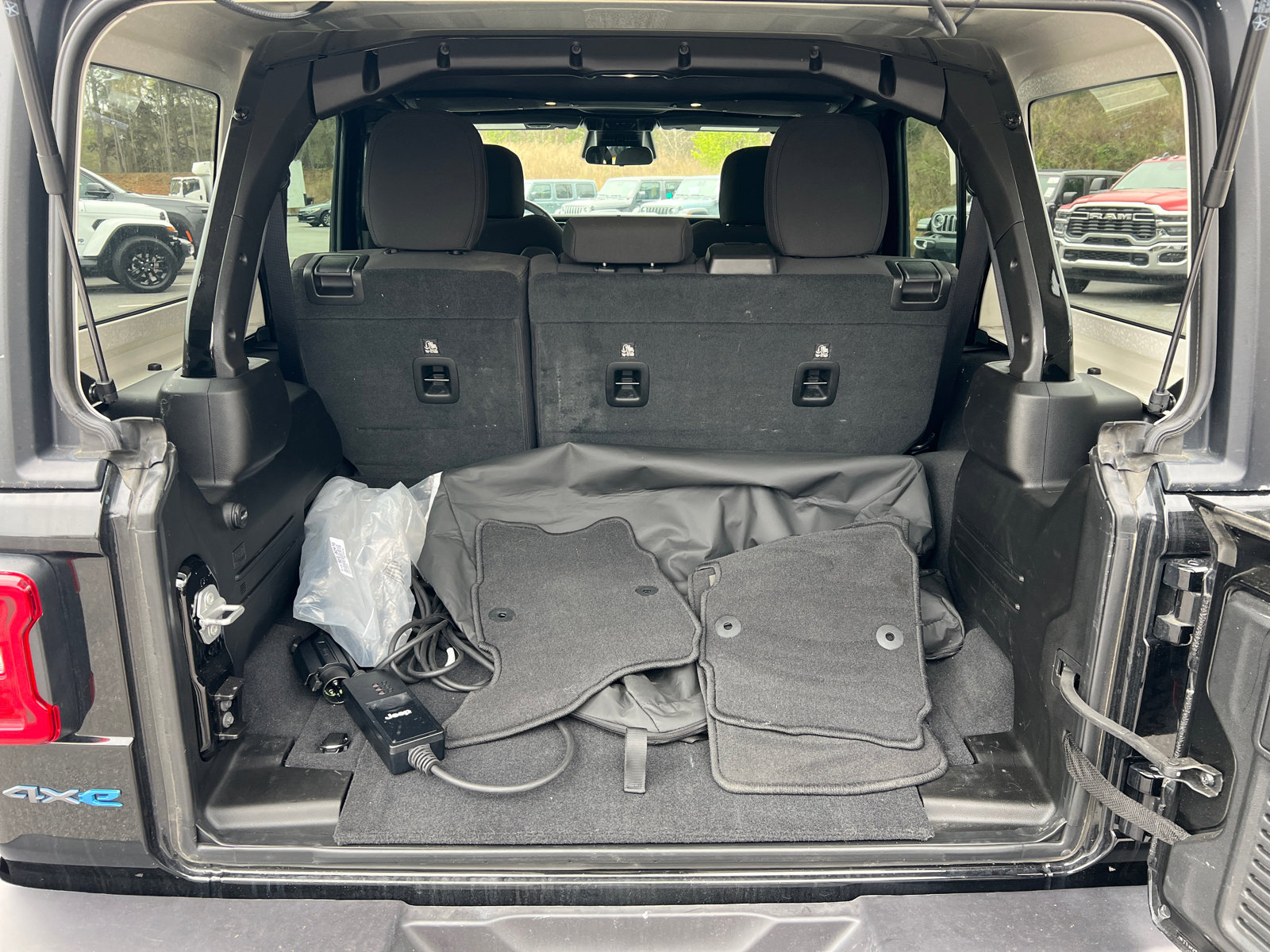 Used 2025 Jeep Wrangler Unlimited Rubicon 4xe w/ Convenience Group image 18