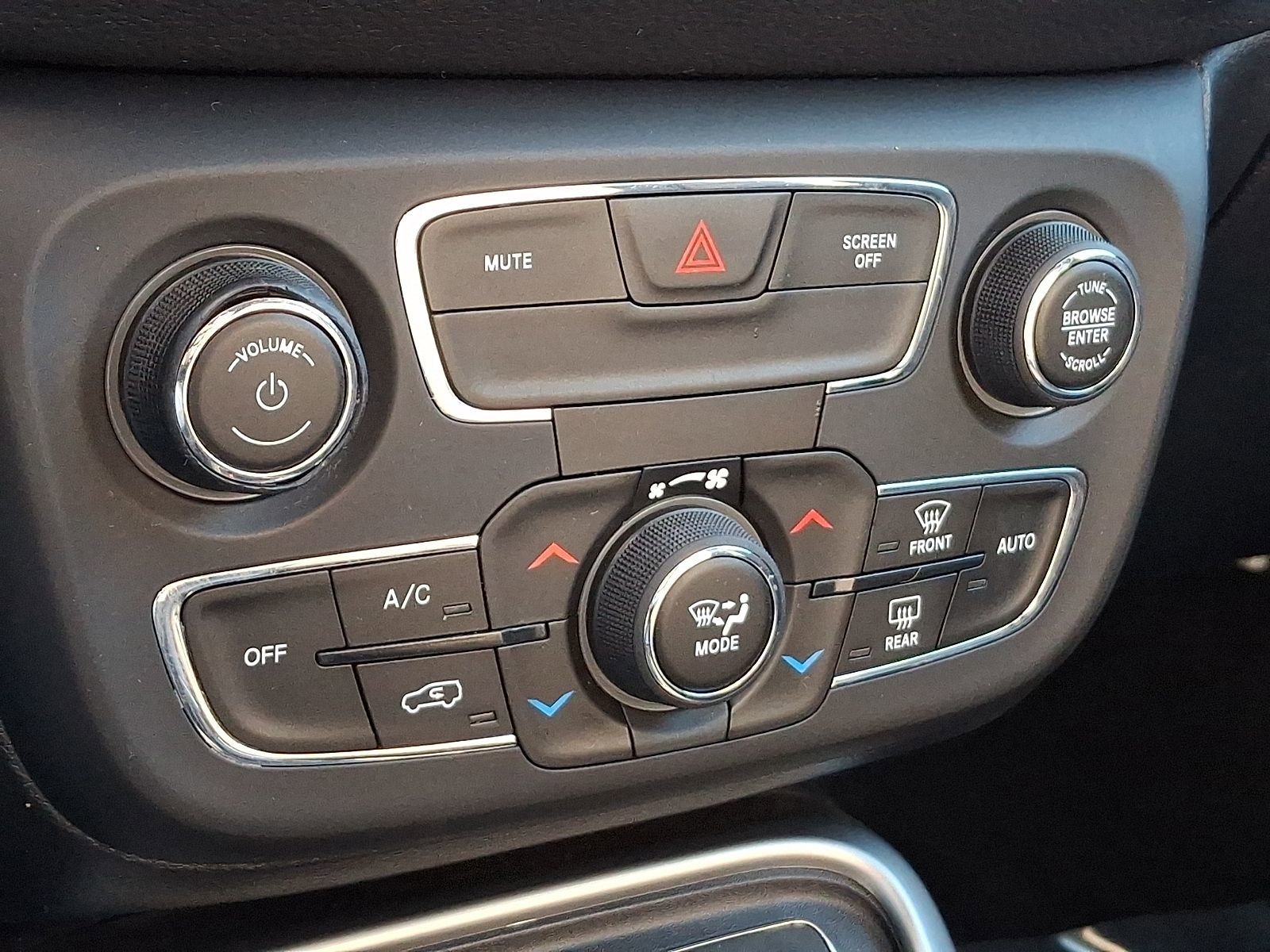 Used 2020 Jeep Compass Latitude w/ Cold Weather Group image 16