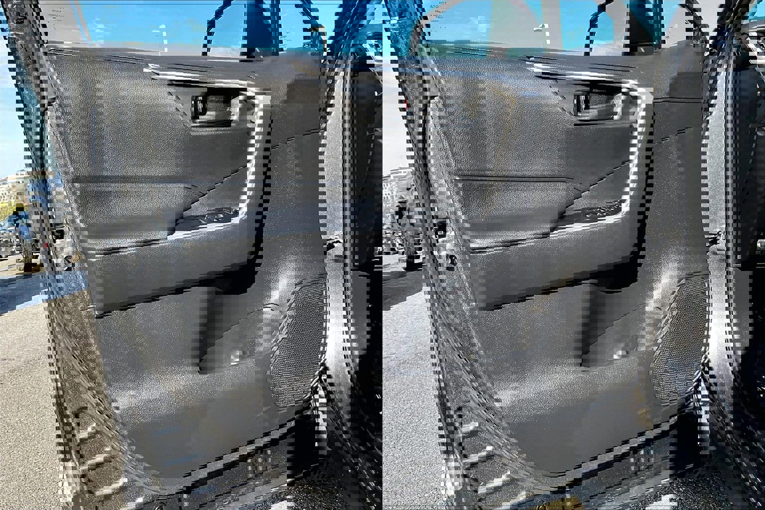 Used 2021 Toyota RAV4 LE image 21