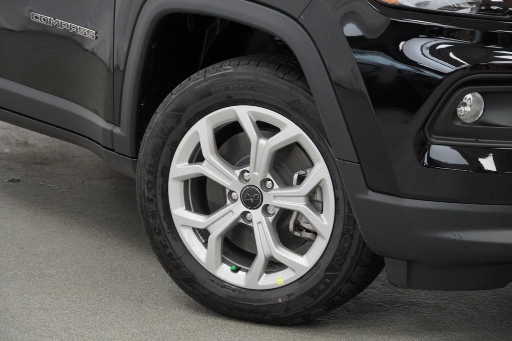 Certified 2025 Jeep Compass Latitude w/ Convenience Group image 4