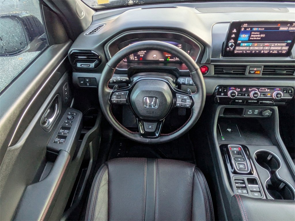 Used 2025 Honda Pilot Black Edition image 16