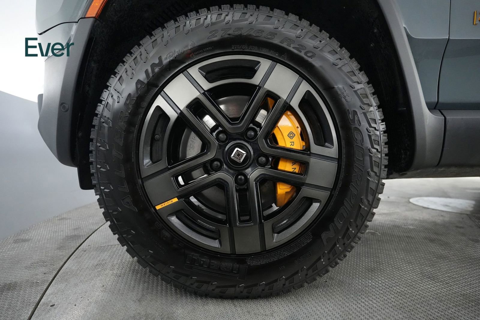 Used 2025 Rivian R1S Premium image 20