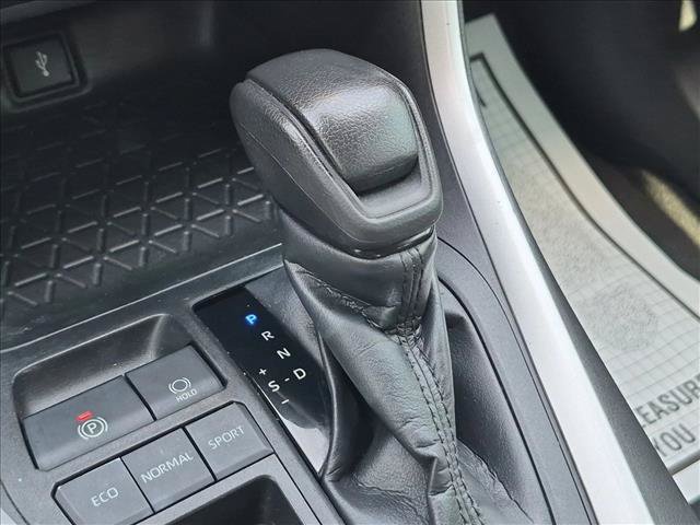 Used 2022 Toyota RAV4 XLE w/ Convenience Package FWD image 12