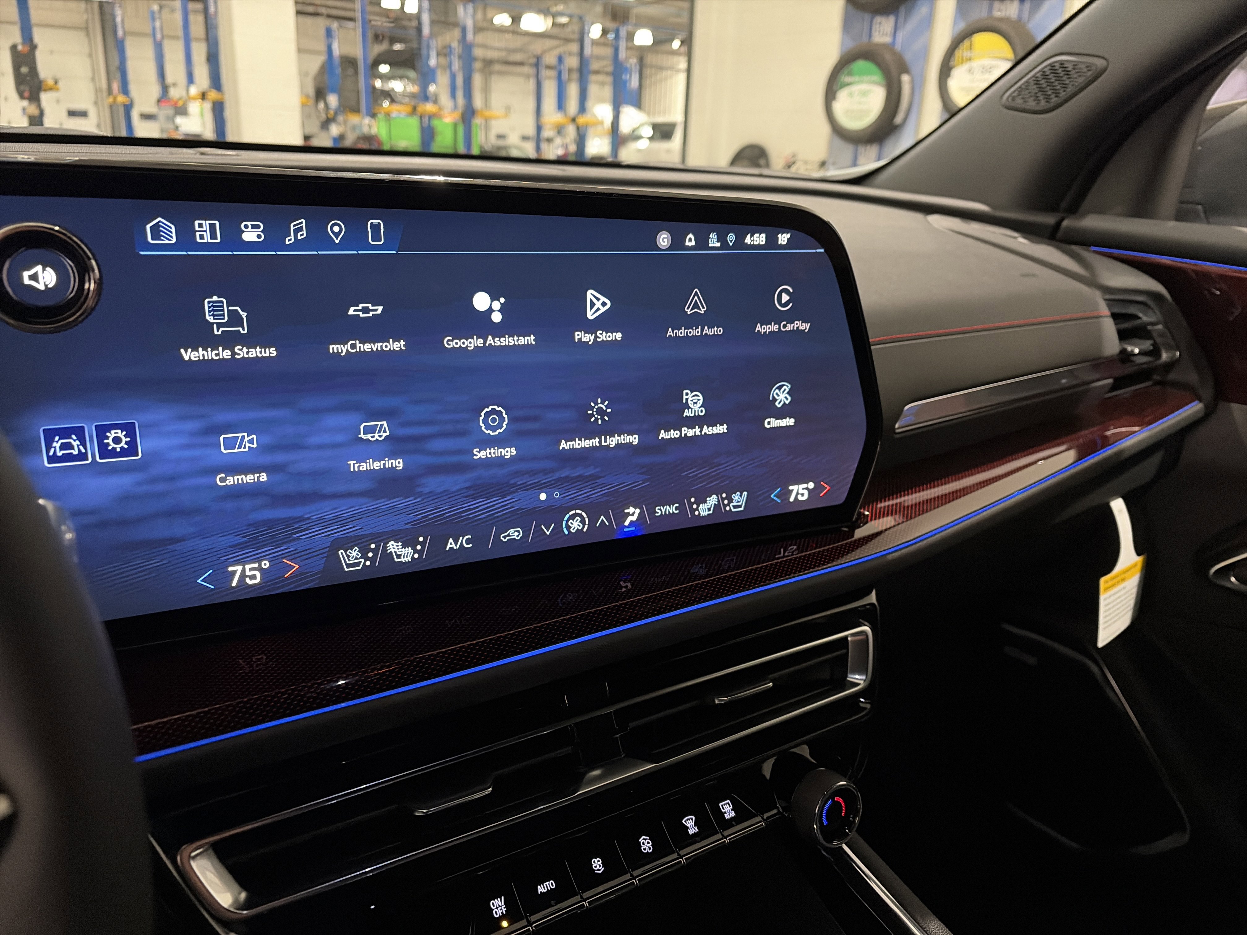 New 2026 Chevrolet Traverse RS w/ LPO, Floor Liner Package image 33