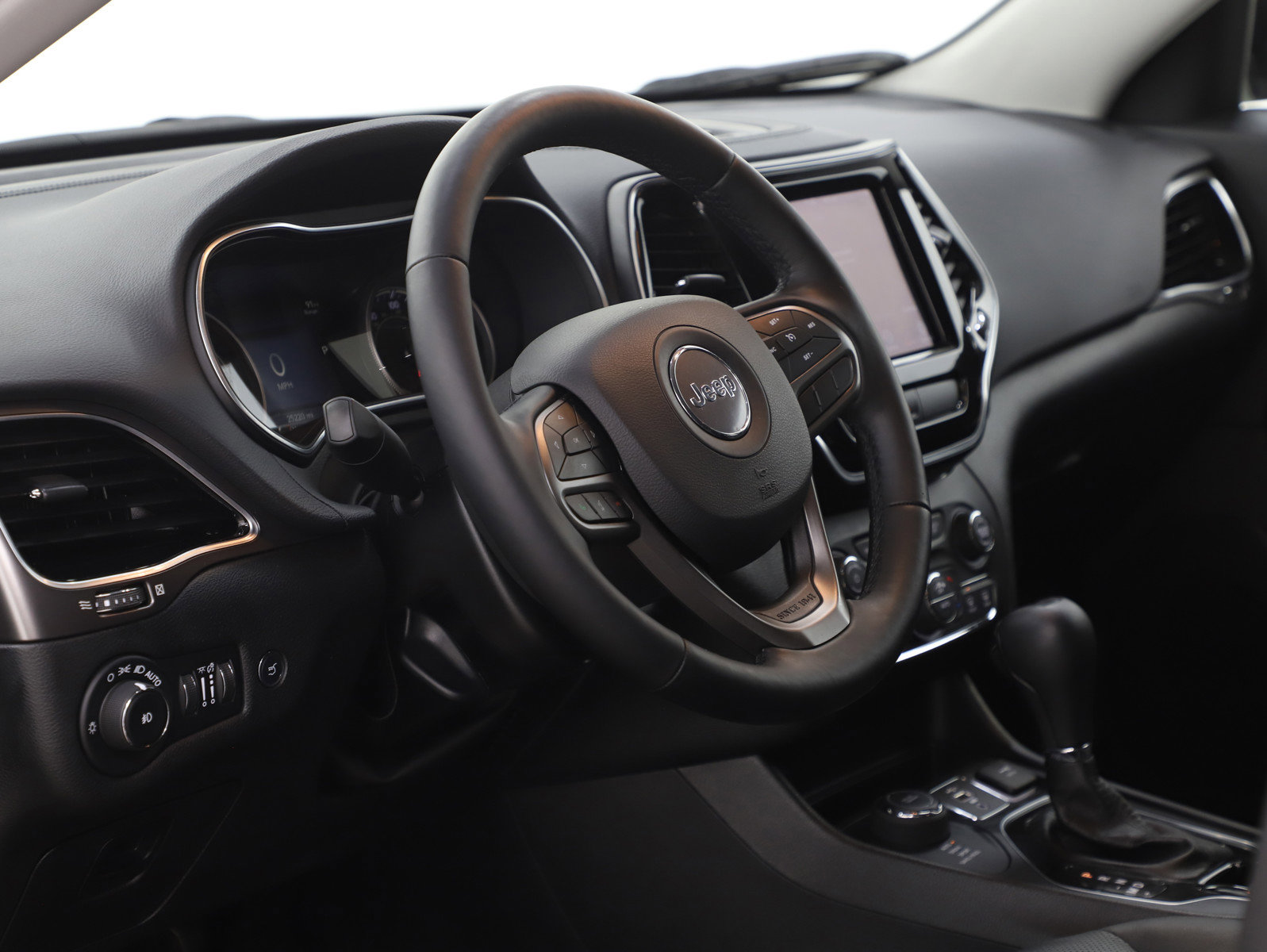 Used 2020 Jeep Cherokee Limited image 24