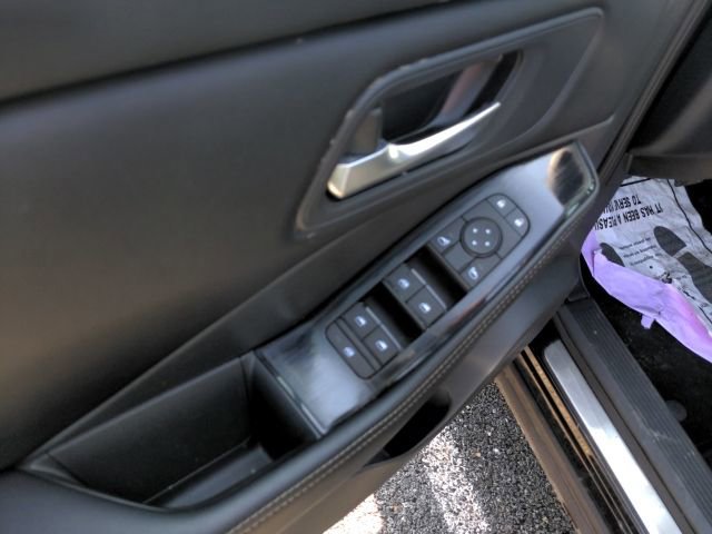 Used 2024 Nissan Rogue SV image 10