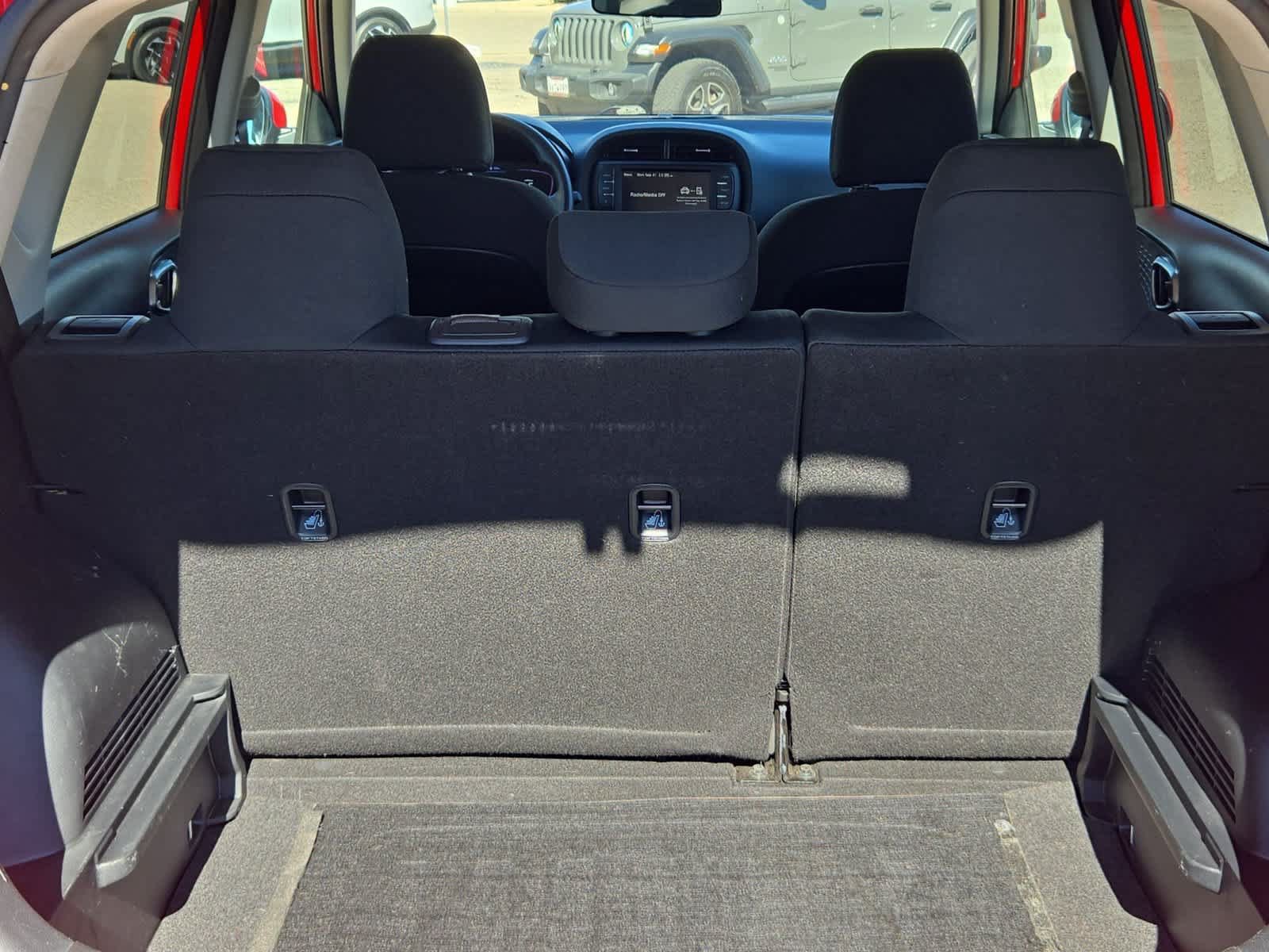 Used 2024 Kia Soul LX w/ Option Group 015 FWD image 33