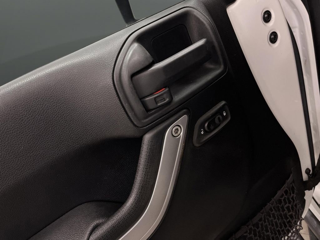 Used 2016 Jeep Wrangler Unlimited Rubicon image 22