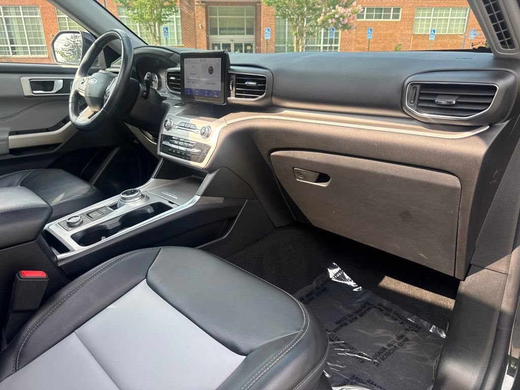 Used 2022 Ford Explorer XLT w/ Equipment Group 202A AWD/4WD image 36