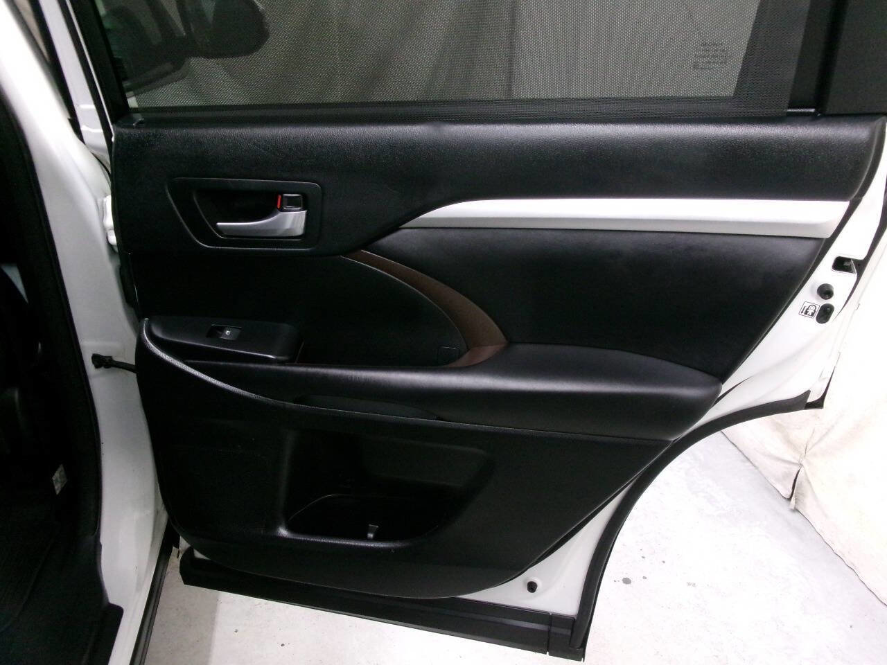 Used 2018 Toyota Highlander XLE image 32