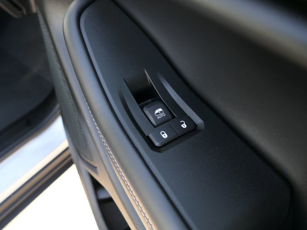 Used 2025 Jeep Grand Cherokee Laredo X w/ Luxury Tech Group I image 22