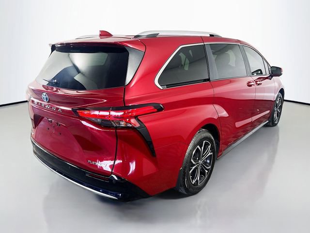 Used 2025 Toyota Sienna Platinum image 7