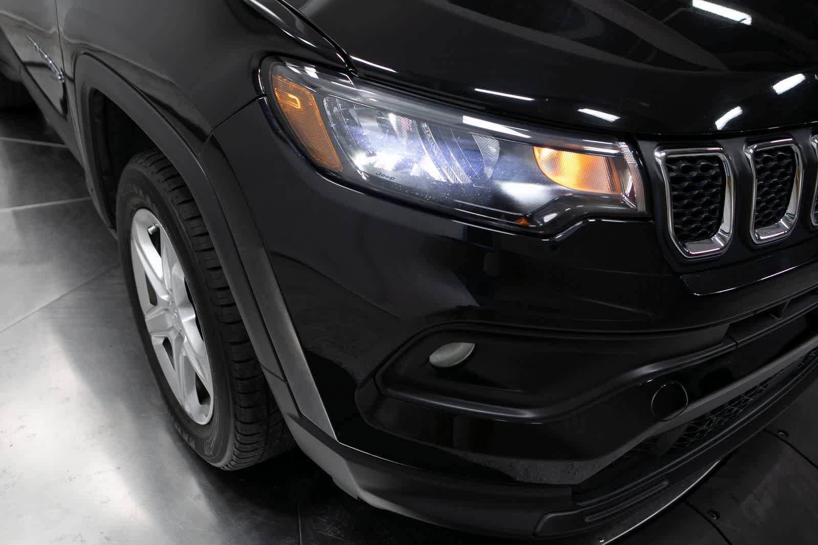 Used 2023 Jeep Compass Latitude image 12