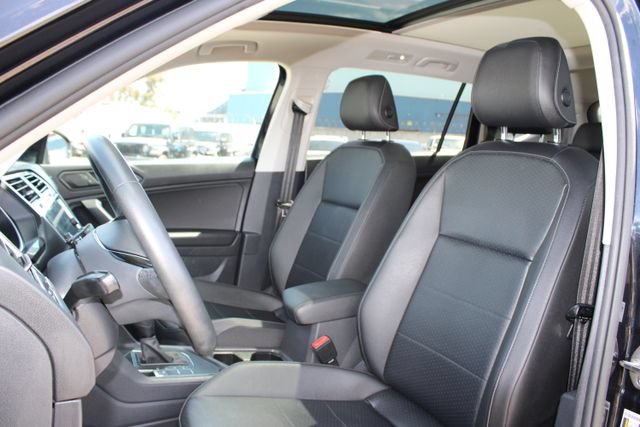 Used 2020 Volkswagen Tiguan SE R-Line FWD image 28