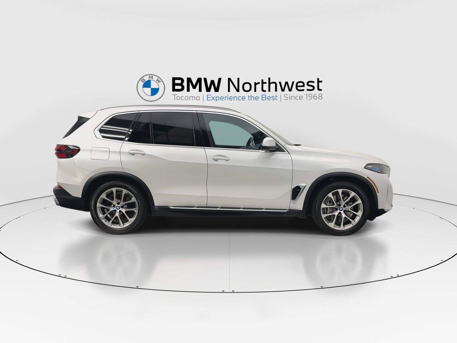 Used 2024 BMW X5 xDrive50e w/ Premium Package AWD/4WD image 5