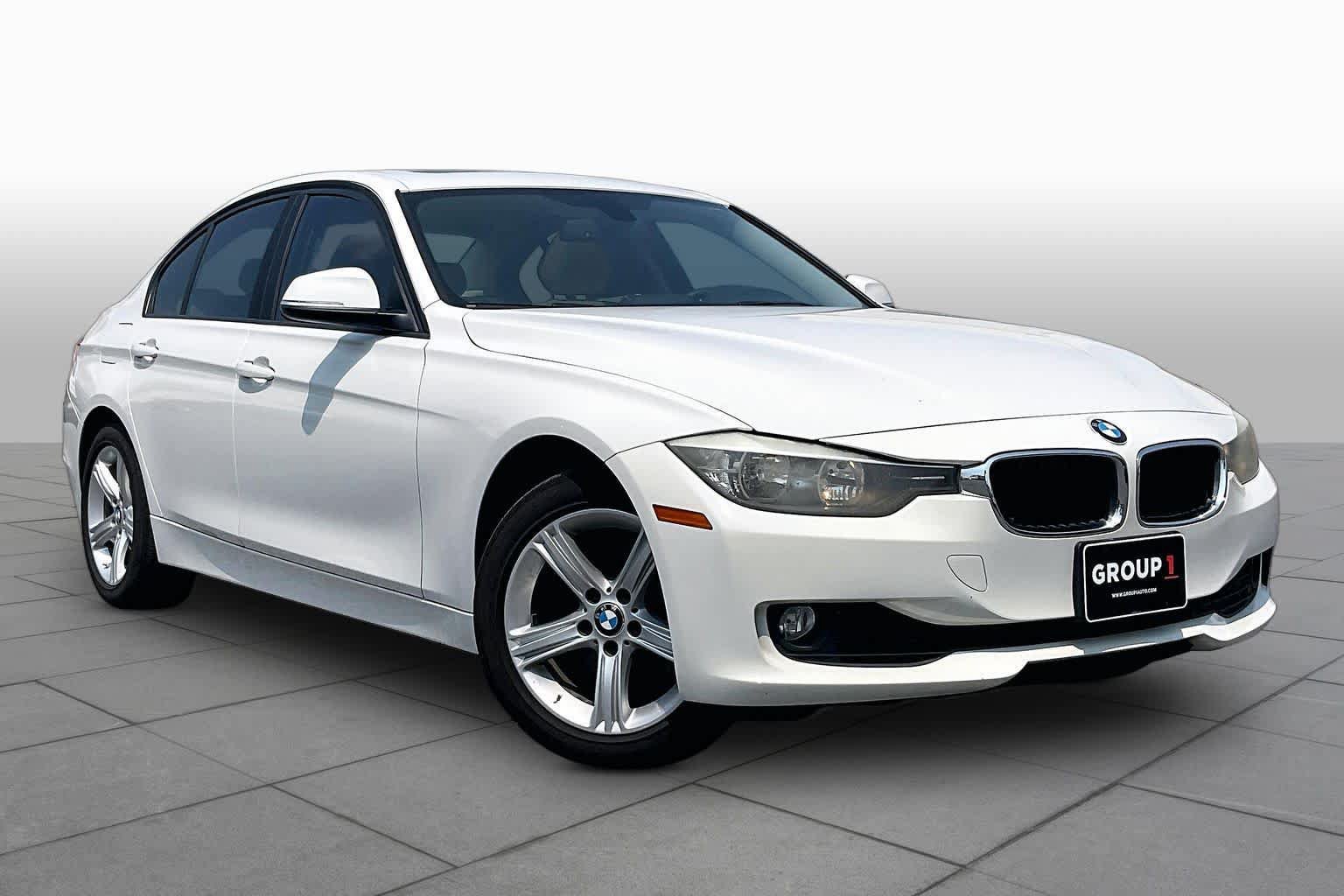 Used 2015 BMW 320i xDrive Sedan AWD/4WD image 2