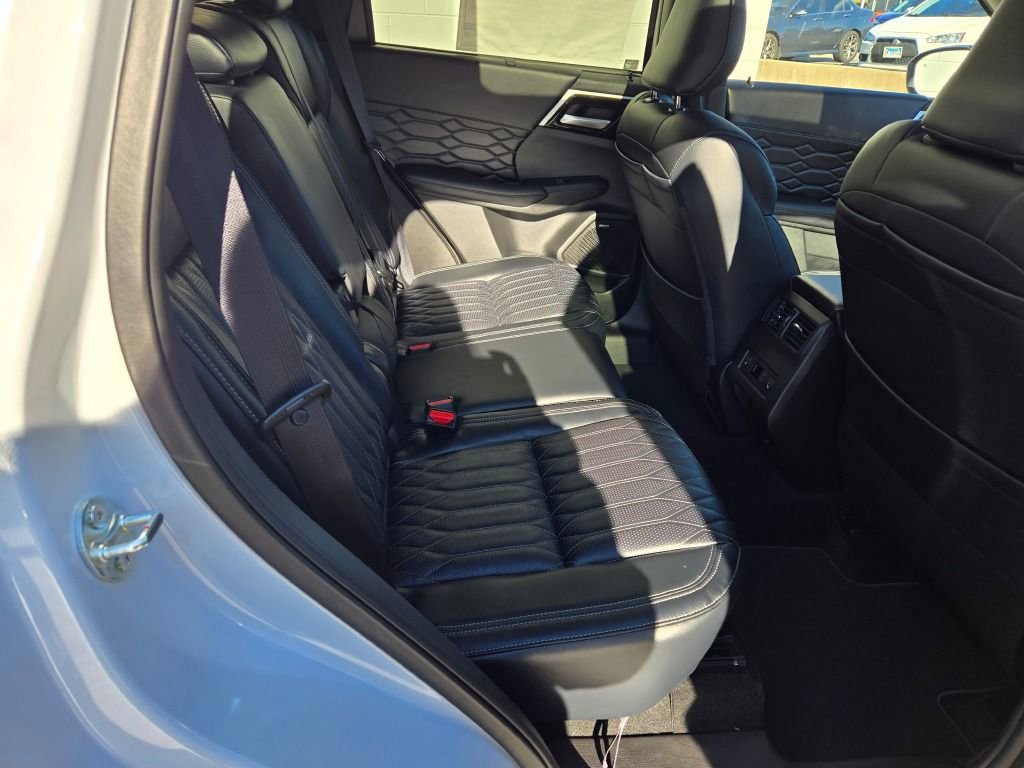 New 2025 Mitsubishi Outlander SEL image 8