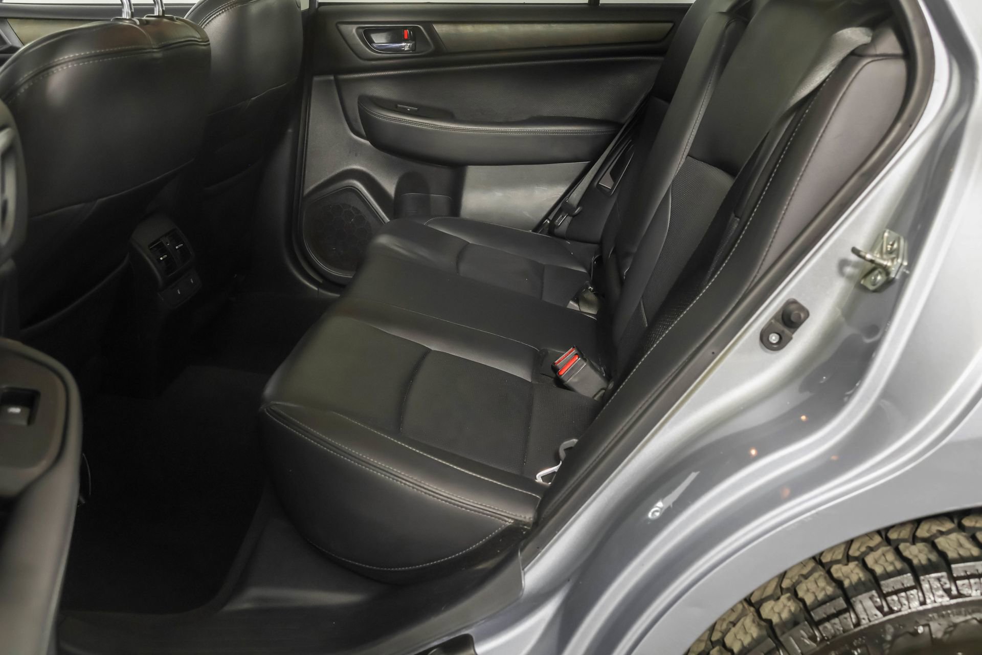 Used 2015 Subaru Outback 2.5i Limited AWD/4WD image 37