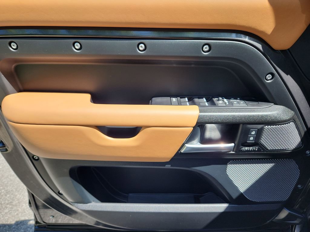 Used 2024 Land Rover Defender 110 V8 AWD/4WD image 23