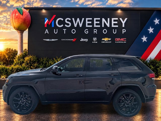 Used 2021 Jeep Grand Cherokee Laredo X RWD image 2