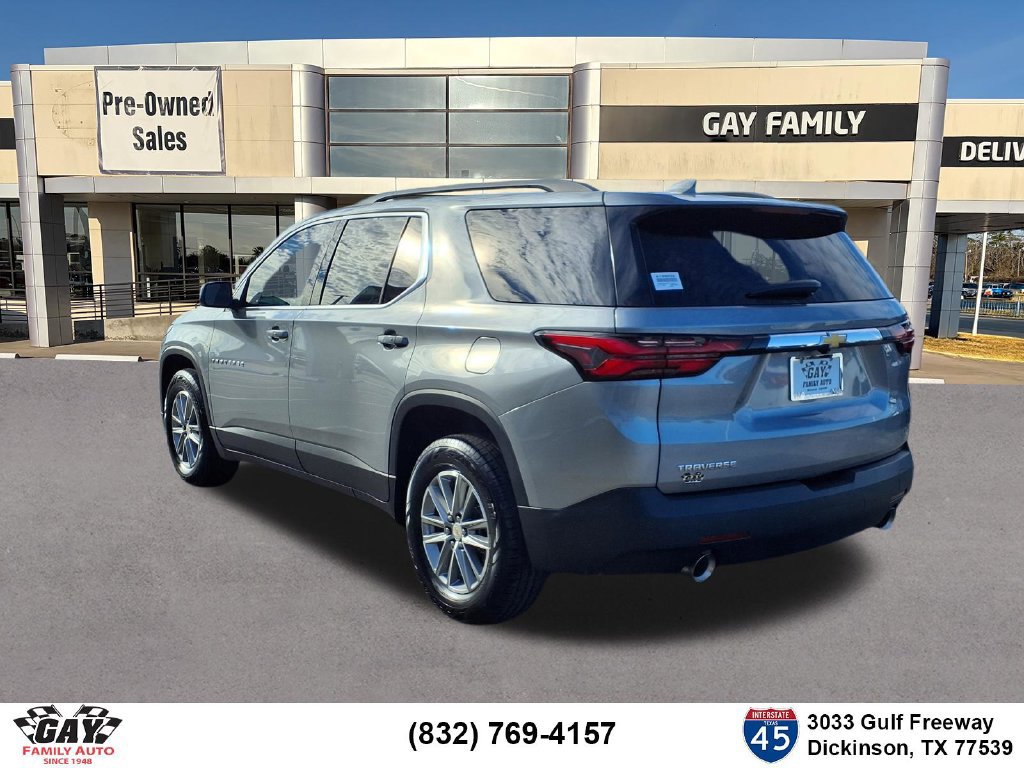 Used 2023 Chevrolet Traverse LT FWD image 2