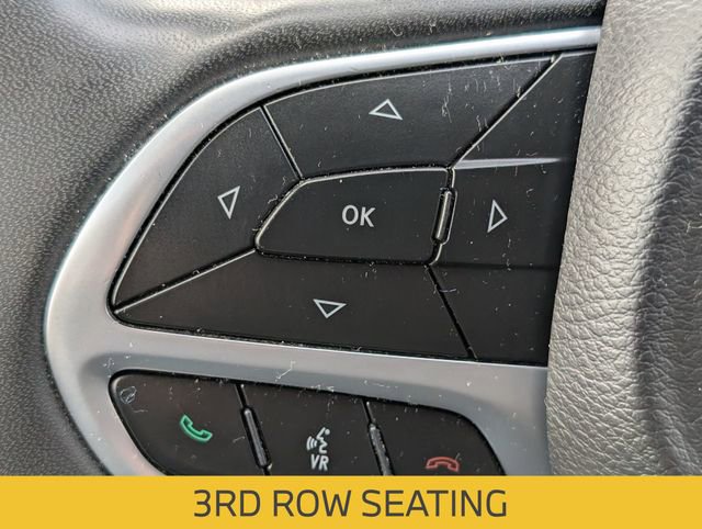 Used 2023 Chrysler Pacifica Touring-L FWD image 17