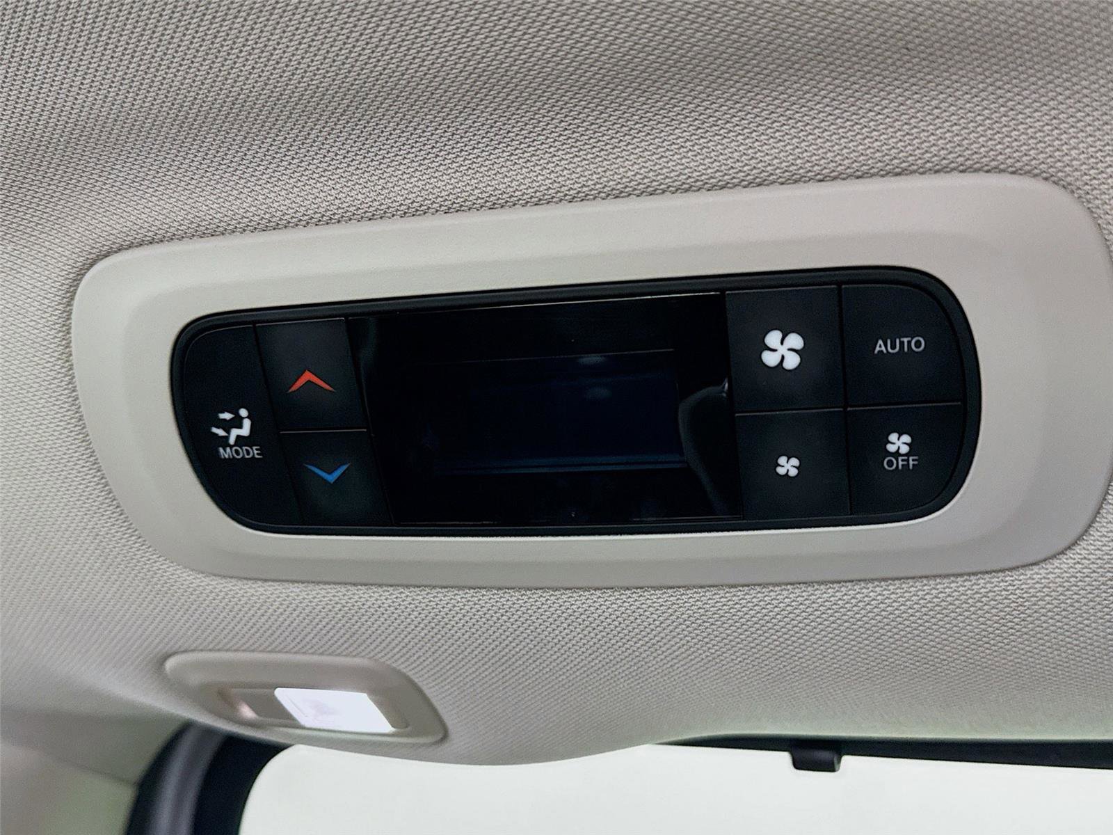 Used 2024 Chrysler Pacifica Limited image 23