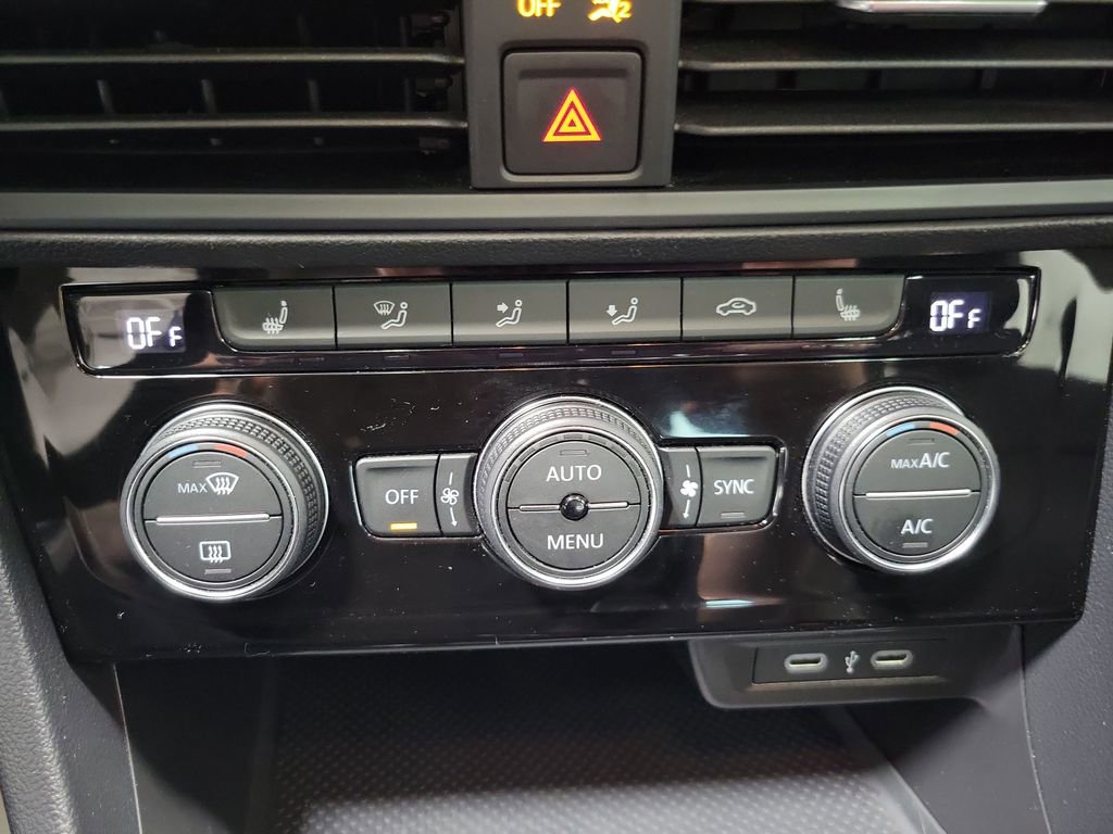 Used 2023 Volkswagen Jetta SE w/ Panoramic Sunroof Package FWD image 40