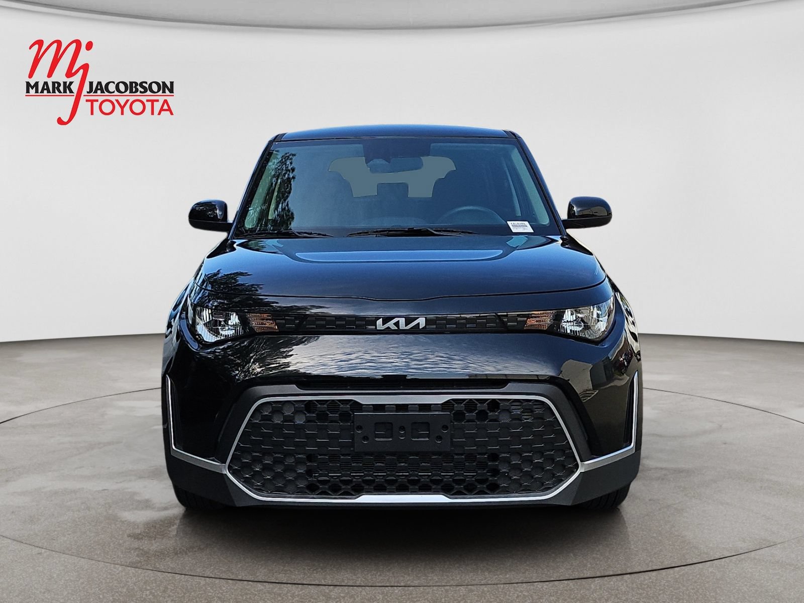 Used 2025 Kia Soul LX FWD image 2